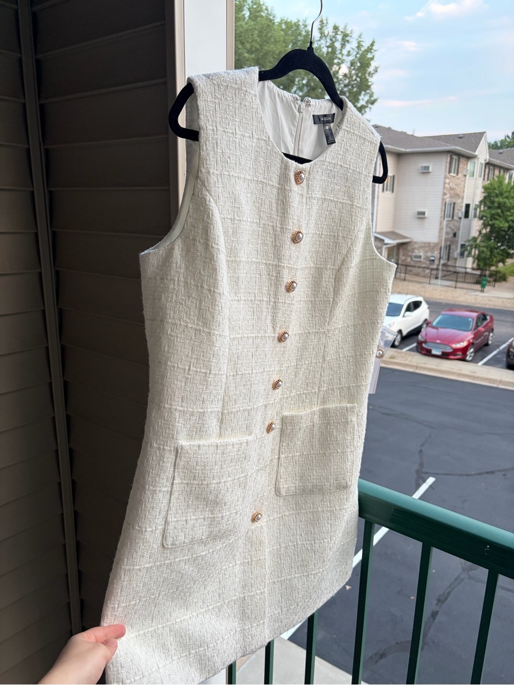 🆕🥥AQUA NWT White Tweed Mini Shift Dress Pearl Gold Buttons Pockets Size L Office - Picture 4 of 17